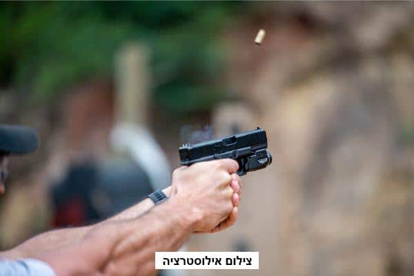 ירי בחוף הים